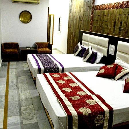 Kaveri Hotel And Restaurant Yamunānagar Eksteriør bilde