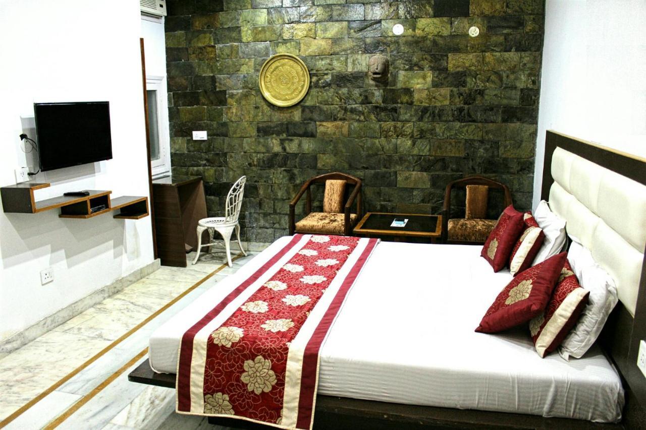 Kaveri Hotel And Restaurant Yamunānagar Eksteriør bilde