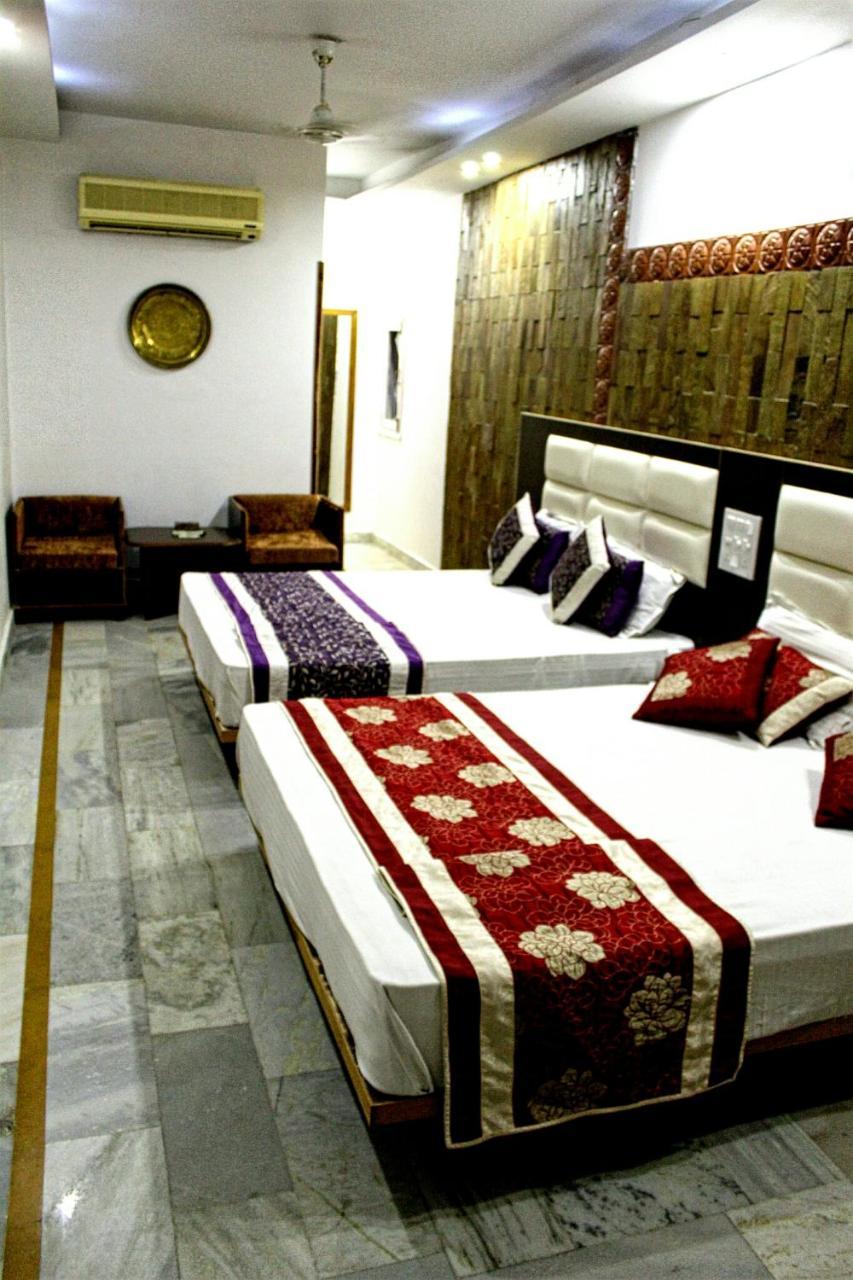 Kaveri Hotel And Restaurant Yamunānagar Eksteriør bilde